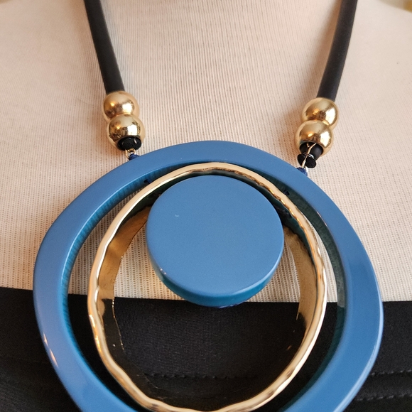 ✨️Elegant Gold and Blue Necklace with Earrings Set - Picture 9 of 16